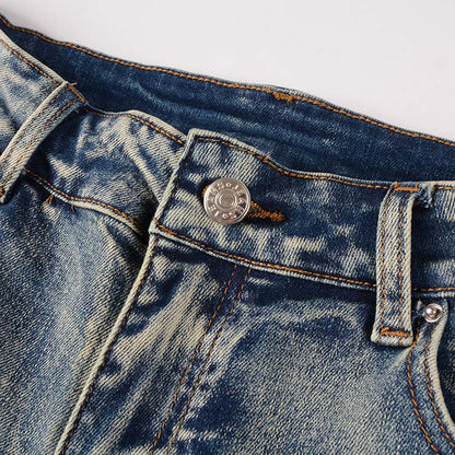 Jeans bleu délavé déchire avec patch rose surpiqûre