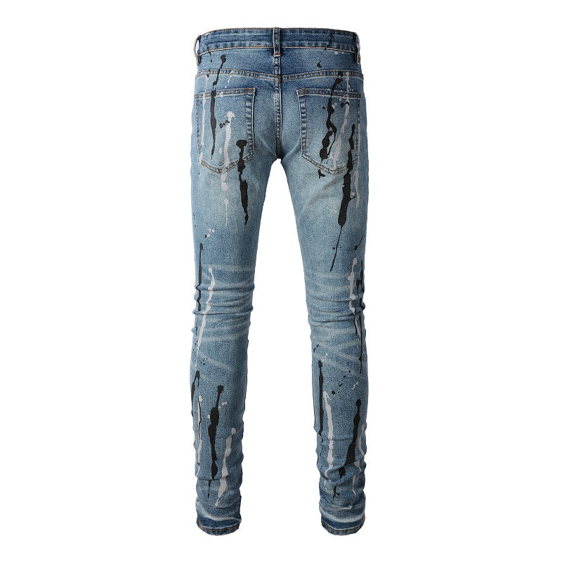 Jeans bleu avec trait de peinture