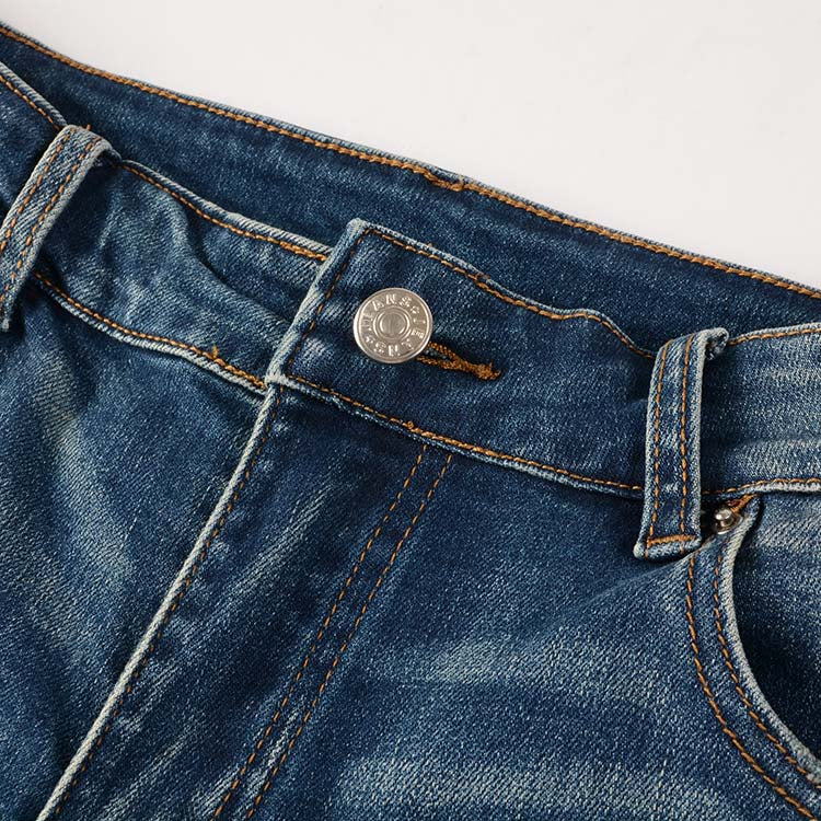 Jeans bleu délavé déchire avec patch en surpiqûre noir