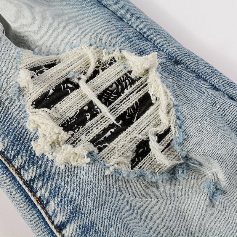 Jeans bleu déchirure avec patch en tissus