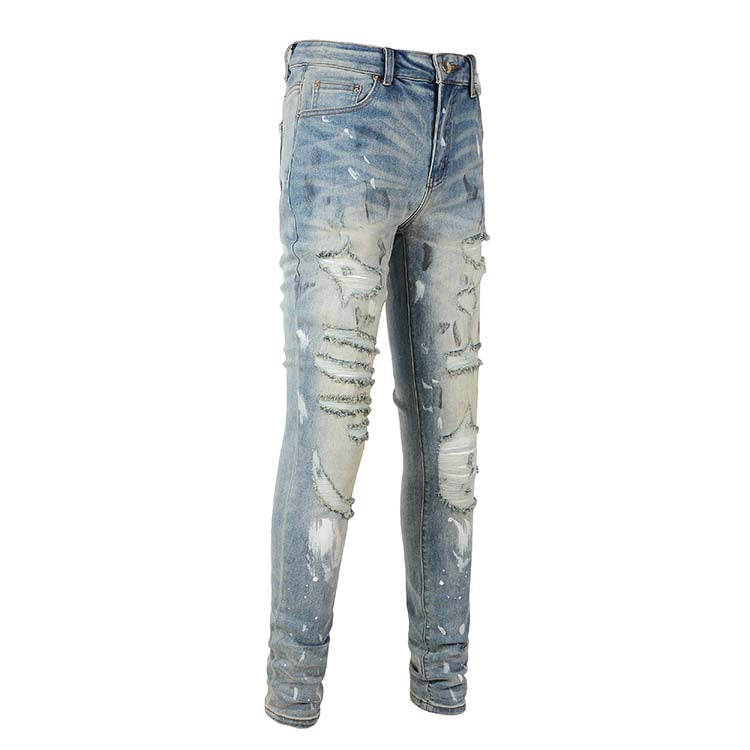 Jeans bleu délavé déchire avec trace de peinture