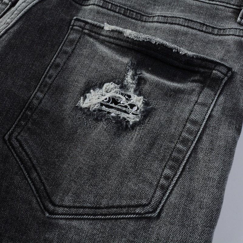 Jeans gris déchire à patch avec dessin