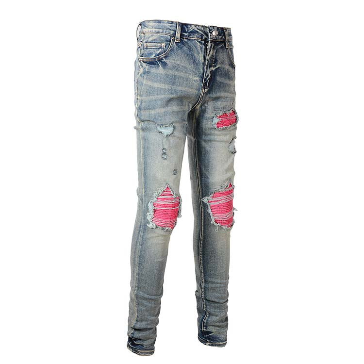 Jeans bleu délavé déchire avec patch rose surpiqûre