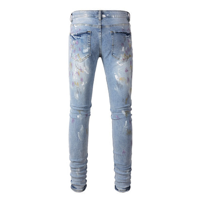 Jeans bleu avec trace de peinture