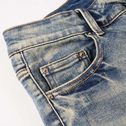 Jeans bleu délavé déchire avec patch rose surpiqûre