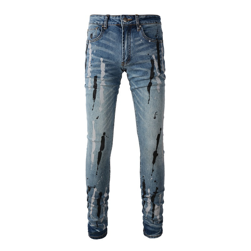 Jeans bleu avec trait de peinture