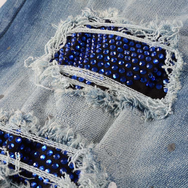 Jeans bleu délavé déchire avec surpiqûre bleu strass