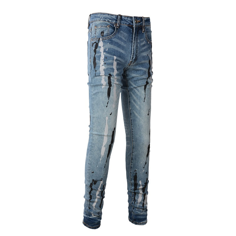 Jeans bleu avec trait de peinture