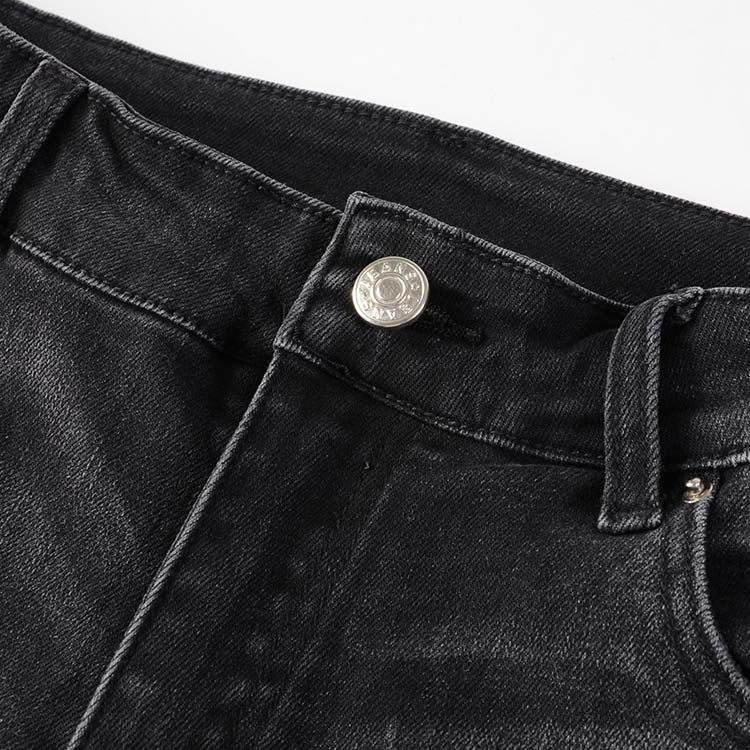 Jeans noir déchire avec patch rose surpiqûre